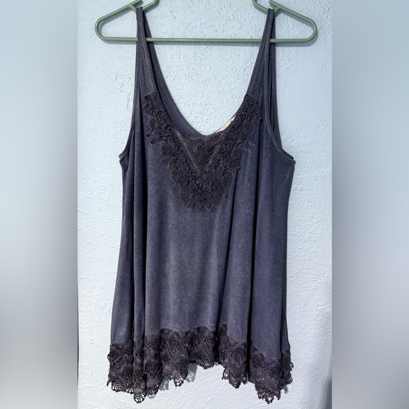 Knox Rose washed blue Lace Accent tank top long length - Picture 3 of 6